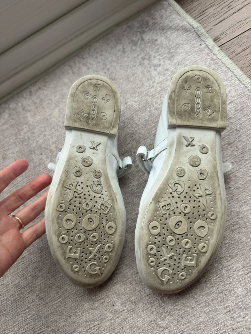 Gently used GEOX Classic White Mary Jane Flats for girls. Size EU 35/US 3.5